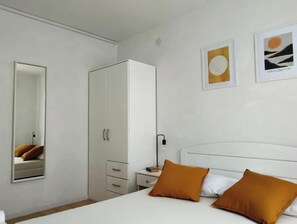 2 soverom, skrivebord, wi-fi (inkludert) og sengetøy