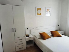 2 soverom, skrivebord, wi-fi (inkludert) og sengetøy