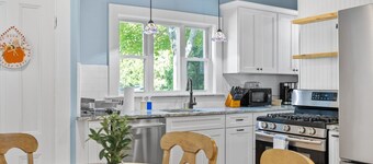 New England Historic Charm Meets Modern Style in the North Shore