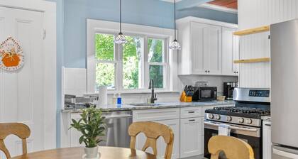 New England Historic Charm Meets Modern Style in the North Shore