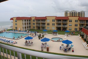 Et oppvarmet basseng