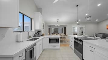 Een magnetron, een oven, een kookplaat