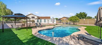 Mesa Oasis • 6BR • Pool & Pickleball • Sleeps 20