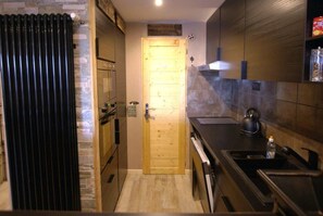 Kühlschrank, Mikrowelle, Ofen, Geschirrspüler