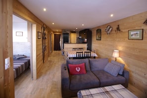 Interior - 200m from resort center, 5th floor, balcony, tv, ski locker, 45m², Pra Loup (Pra Loup)