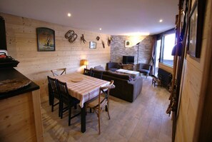 Living area - 200m from resort center, 5th floor, balcony, tv, ski locker, 45m², Pra Loup (Pra Loup)