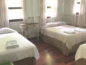 3 bedrooms, iron/ironing board, WiFi, bed sheets