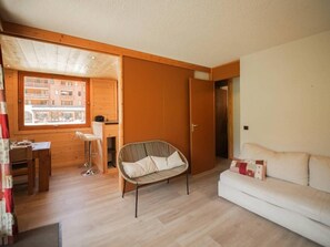 Living area - 10m from ski slopes, floor -1, view mountain, terrace, ski locker, 35m², Valmorel (Valmorel)