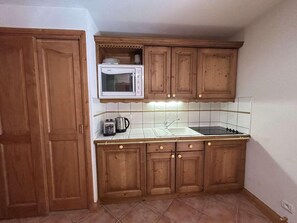 Réfrigérateur, micro-ondes, four, lave-vaisselle