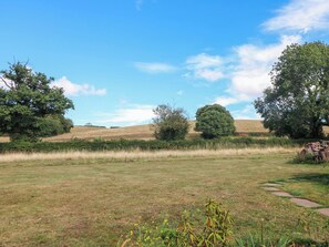 Property grounds - Prospect Cottage (Stone)