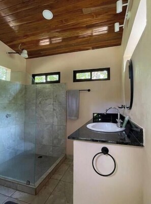 Bathroom - Casita del Río (Quebrada amarilla)