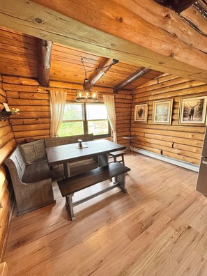 Dining - The Cooperstown Cabin, 8min to All Star Village, 15min to Dreams Park, Sleeps 10 (Oneonta)