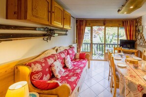 Living area - Resort center, 3rd floor, balcony, tv, 41m², Valloire (Valloire)