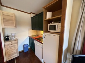 Microwave, dishwasher