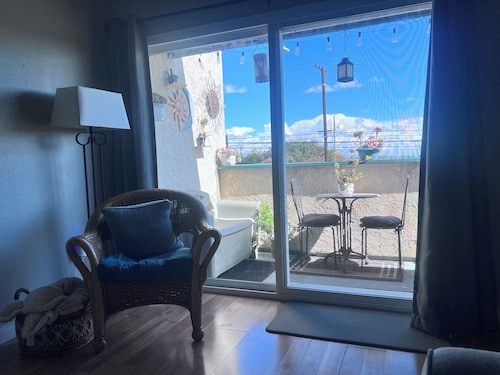 Charming 1-bedroom condo with full ammenities