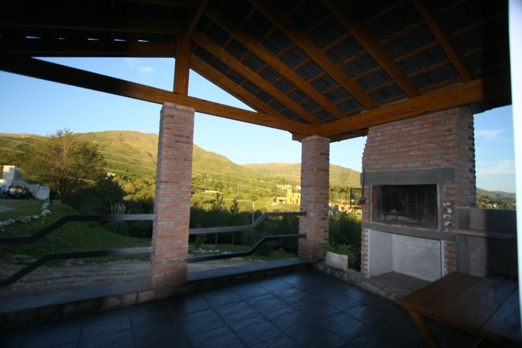 Cabin phong cách cổ điển, quang cảnh núi | Hiên