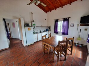 Classic Cabin, Mountain View | Private kitchen