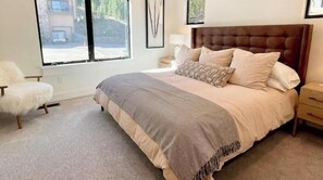 4 bedrooms, desk, iron/ironing board, free WiFi - Luxurious Ski-In/Out in Big Sky - Private Hot Tub (Big Sky)