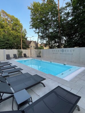 Piscine couverte, piscine extérieure
