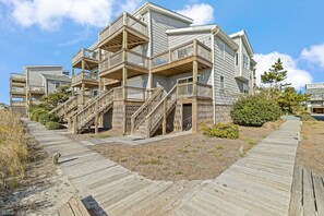 Exterior - Oceanfront Escape - Steps to Beach - Amazing Views (North Topsail Beach)