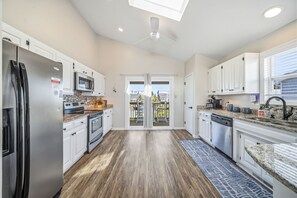 Unclassified image, 5 of 79, button