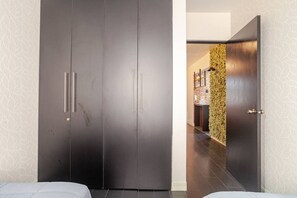 2 quartos, ferros/tábuas de passar roupa, Wi-Fi, roupa de cama