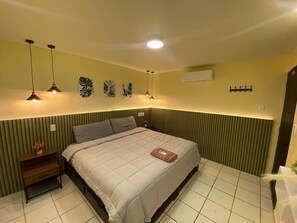1 bedroom, desk, WiFi
