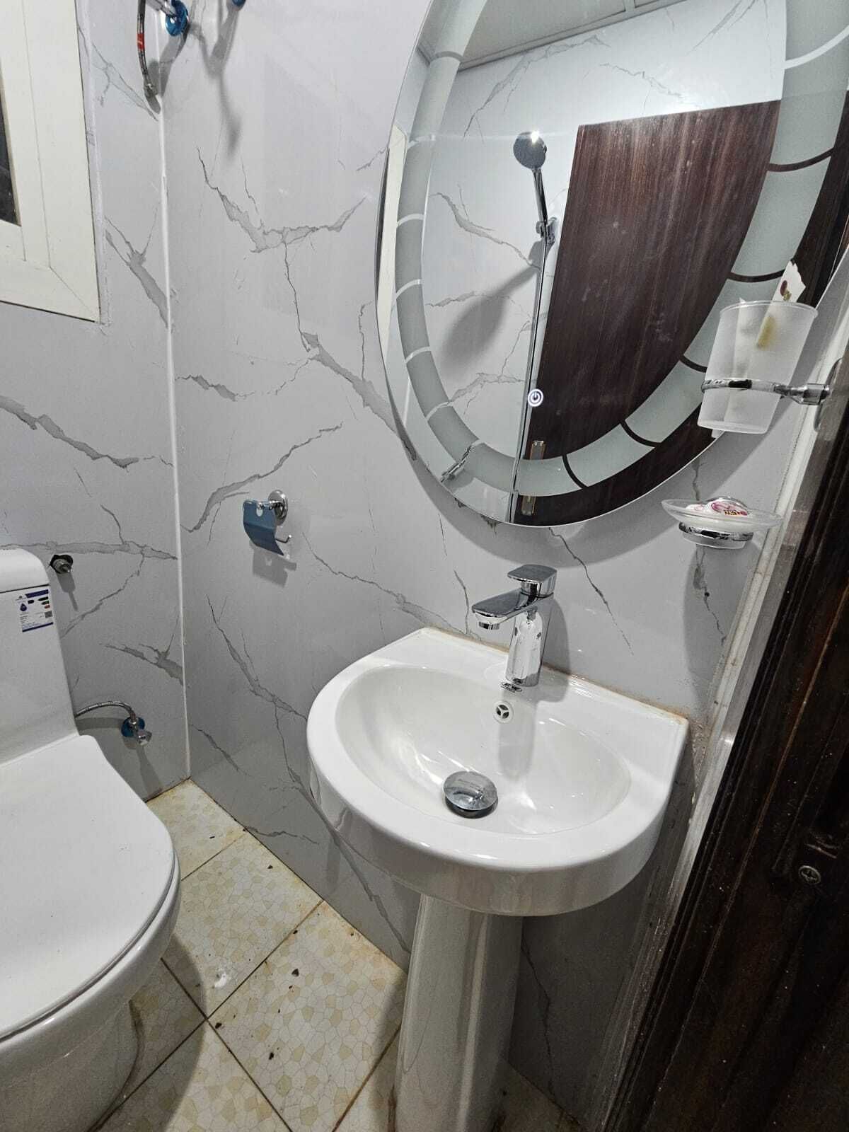 Kamar Twin | Kamar mandi | Shower, handuk, sabun, dan sampo