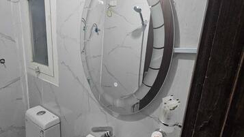 Signature Triple Room | Bathroom | Shower, towels, soap, shampoo