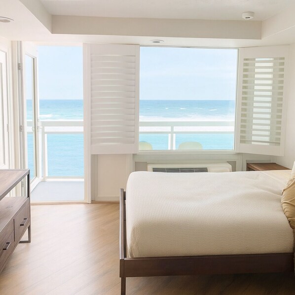 Studio, Balcony, Sea View | Laptop workspace, iron/ironing board, free WiFi