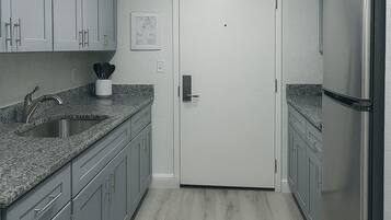 Studio, Balkon, Meerblick | Eigene Küche | Großer Kühlschrank, Mikrowelle, Ofen, Herdplatte