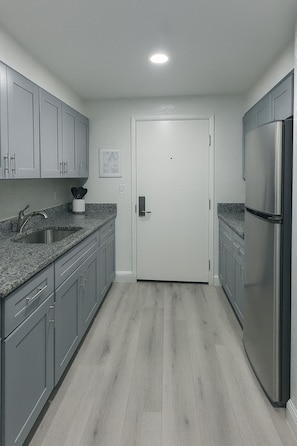 Studio, Balcony, Sea View | Private kitchen | Full-size fridge, microwave, oven, stovetop