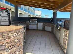Bar en bord de piscine