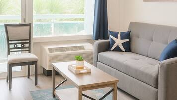 Studio, Balcony, Sea View | Living area