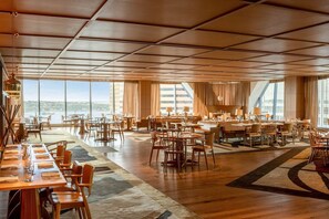 Dining - Unwind in 3 Luxurious Rooms with Marble Ensuite - Near Seattle Art Museum! (Seattle)