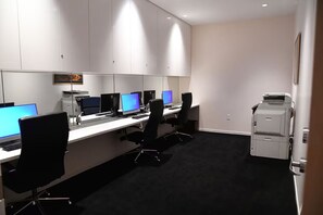 Business center - Unwind in 3 Luxurious Rooms with Marble Ensuite - Near Seattle Art Museum! (Seattle)