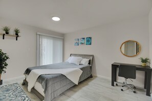 2 habitaciones, tabla de planchar con plancha, internet y ropa de cama