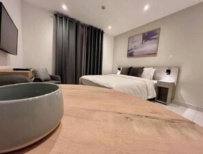 1 bedroom, internet, bed sheets - Loxwood Suite W04-03 (Greater Accra Region)