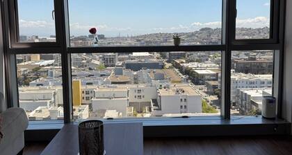 Stunning SF View – Luxe Condo in Secure Full-Amenity Building 1bedroom + Sofabed