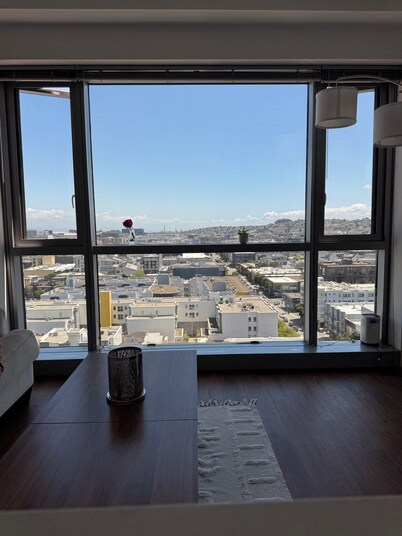 Stunning SF View – Luxe Condo in Secure Full-Amenity Building 1bedroom + Sofabed