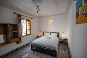 1 bedroom, WiFi, bed sheets - Enjoyable riad with AC in vibrant Fes (Fes)
