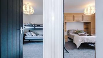 3 chambres, fer et planche à repasser, Wi-Fi gratuit, draps fournis