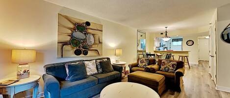 Condo, varias camas (Sea Oats 111) | Área de sala de estar