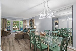Leilighet, flere senger (Sea Oats 111) | Spiseområde