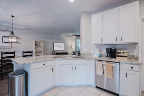 House, Multiple Beds, Patio, Garden View (Lowcountry Lodge) | Private kitchen | Fridge, microwave, oven, stovetop
