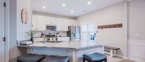 House, Multiple Beds, Patio, Garden View (Lowcountry Lodge) | Private kitchen | Coffee/tea maker, fridge, microwave, oven