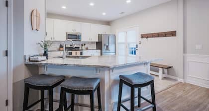 Lowcountry Lodge! In the Heart of Historic Old Town Bluffton SC