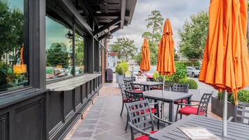 Tempat makan outdoor