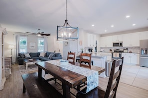 Maison, Plusieurs lits, patio, vue sur le jardin (Lowcountry Lodge) | Intérieur