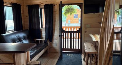 Charming 3-bedroom cabin in Gwinn - Pet Friendly - Snowmobile & ATV Trailhead